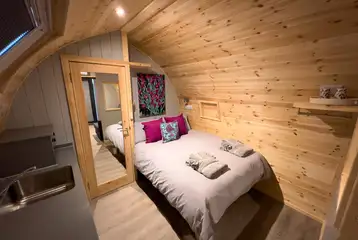 Castle pod with a double bed, large sofa, kitchen and ensuite bathroom Castle pod with a double bed, large sofa, kitchen and ensuite bathroom