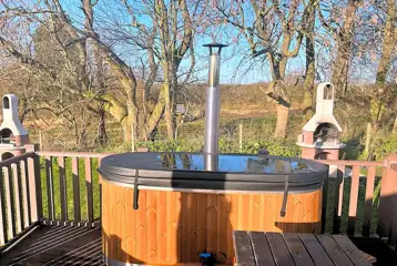 Plus camping pods hot tub