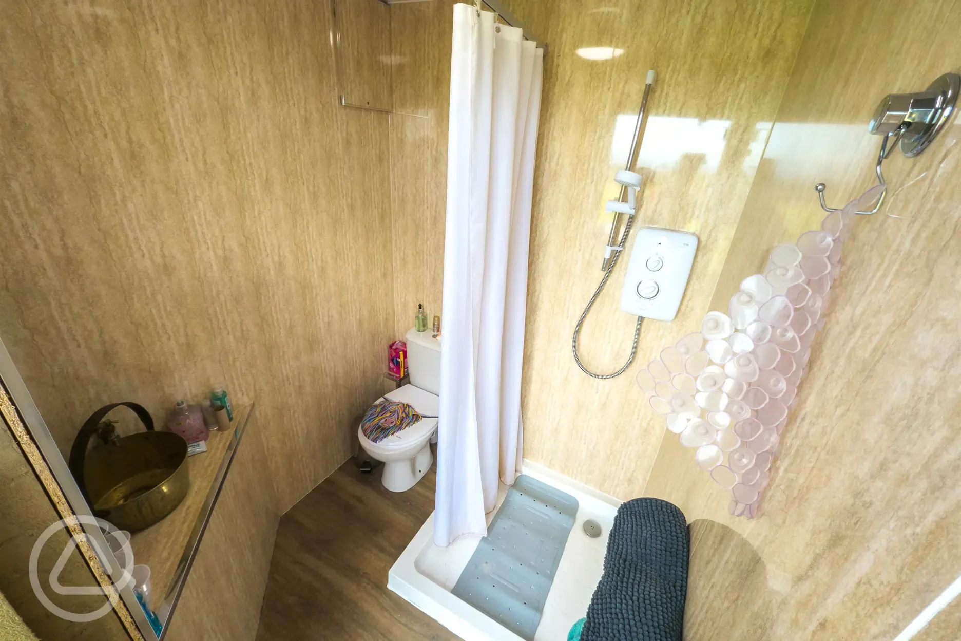 Communal toilets and showers