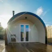 Deluxe pod (family friendly) and sleeping four Deluxe pod (family friendly) and sleeping four