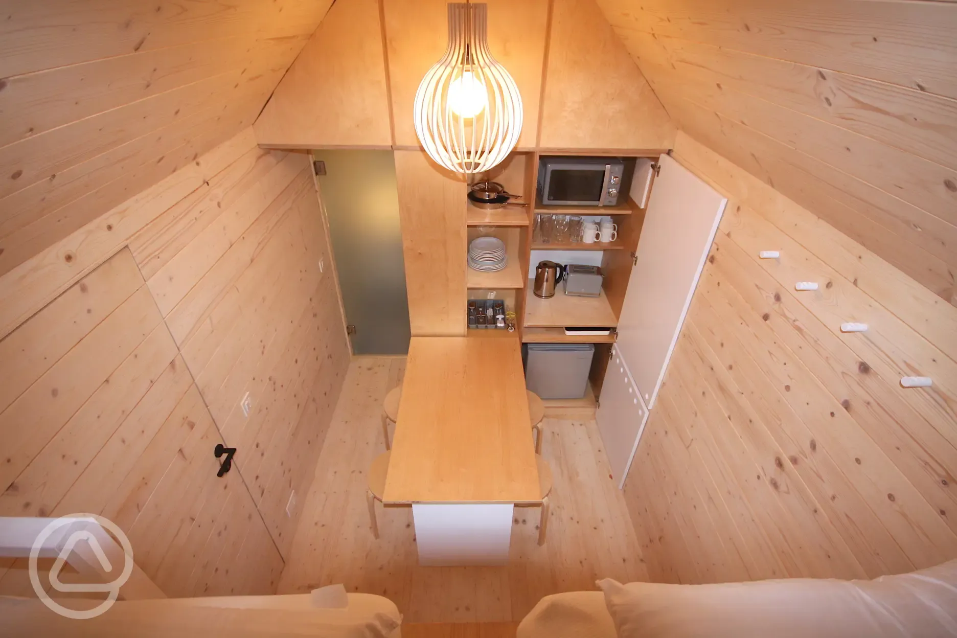 Lushna petite kitchenette