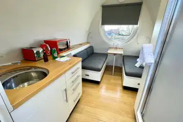 Armadilla pod interior Armadilla pod interior