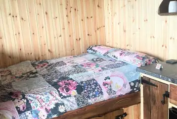 Ape Dale View cabin with a double bed