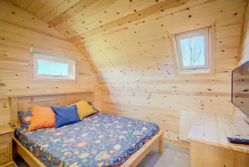 Emperor pod bedroom