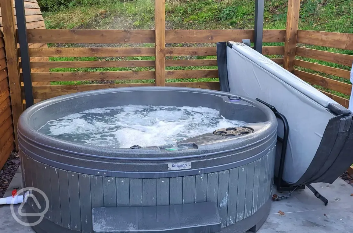 Luxury cedar pod private hot tub