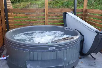 Luxury cedar pod private hot tub