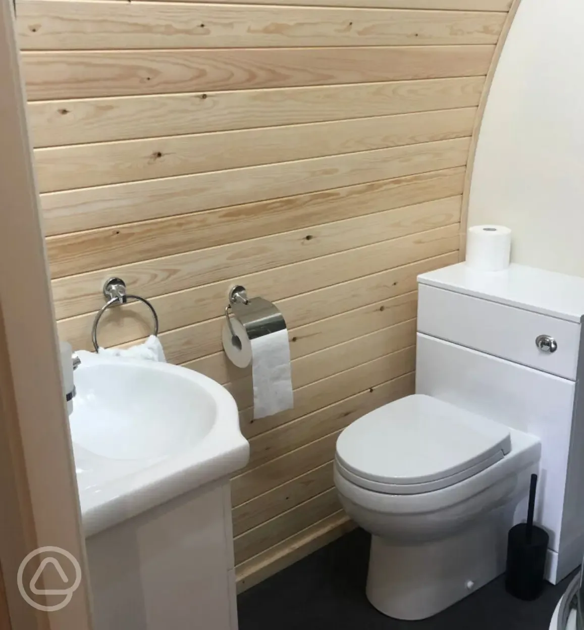 Luxury cedar pod ensuite