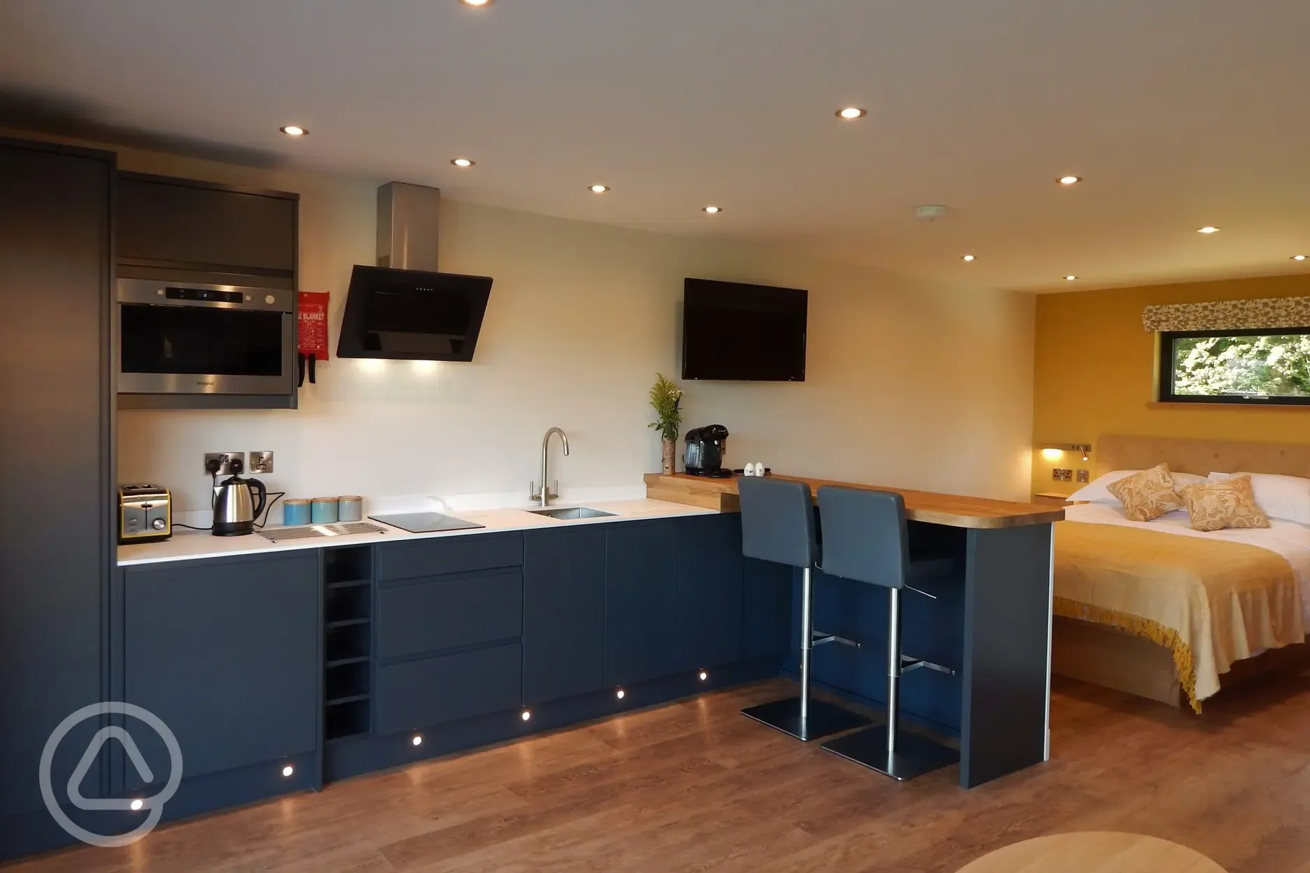 Fleece Fold ensuite glamping lodge equipped kitchen