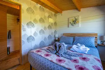 Ivy Rose cabin bedroom