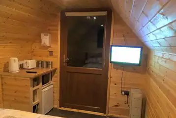 Log pod interior