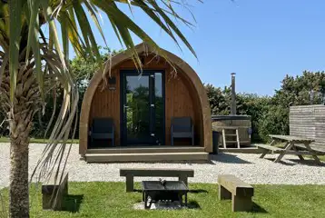 Cedar pod with wood-fired hot tub Cedar pod with wood-fired hot tub