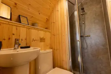 Willow and Cedar ensuite