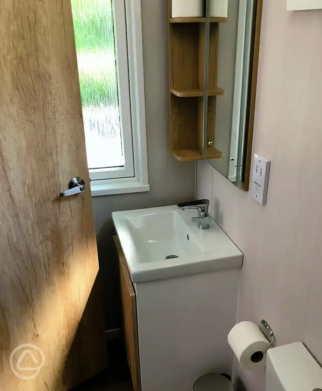 Ensuite glamping pod bathroom