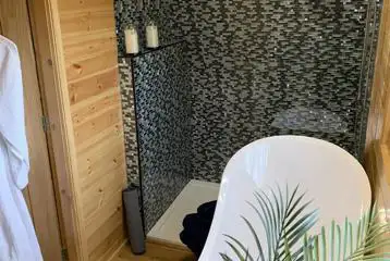 Posh ensuite pod bathroom
