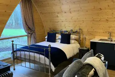 Posh ensuite pod with a king sized (bedding provided)