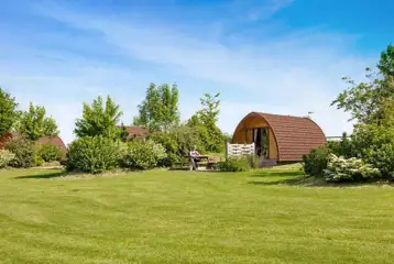 Ensuite glamping pods (four persons)