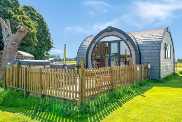 Owl ensuite glamping pod with hot tub and a gated garden at Welltrough Hall 