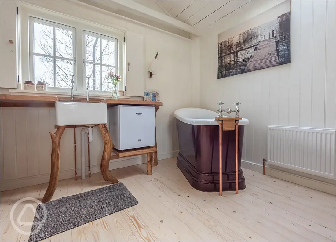 Wee Tree Howf Treehouse interior with a kitchen and slipper bath Wee Tree Howf Treehouse interior with a kitchen and slipper bath