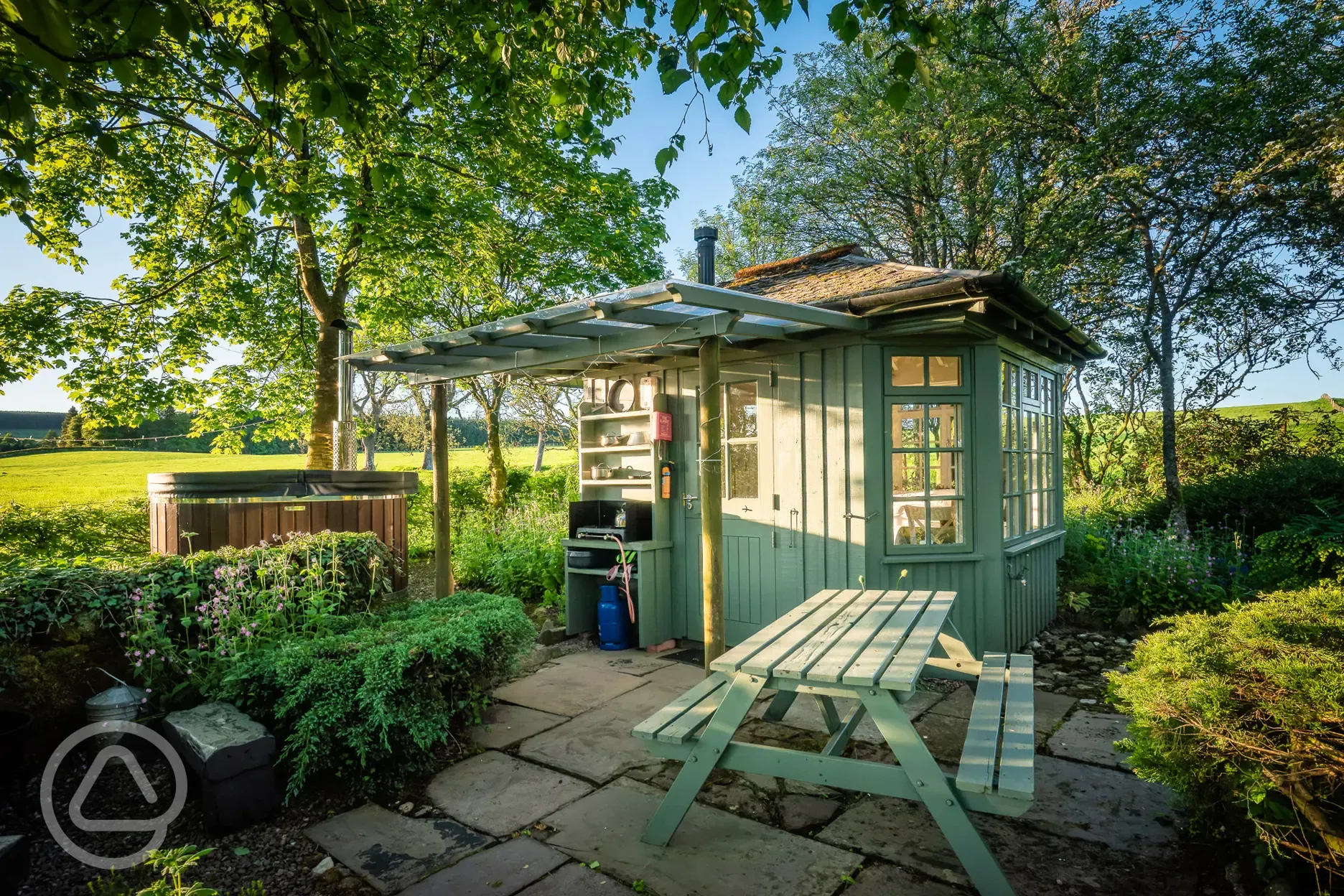 Summer Howf glamping cabin with a picnic table Summer Howf glamping cabin with a picnic table