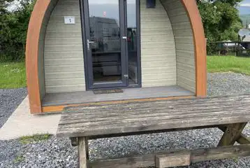 Mega ensuite glamping pod with picnic bench Mega ensuite glamping pod with picnic bench