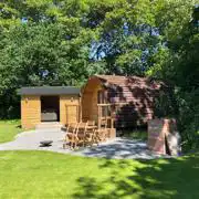 Badger ensuite glamping pod with hot tub