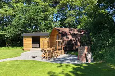 Badger ensuite glamping pod with hot tub