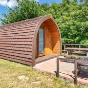 Ensuite Cosy glamping pod with a fire pit and picnic table Ensuite Cosy glamping pod with a fire pit and picnic table