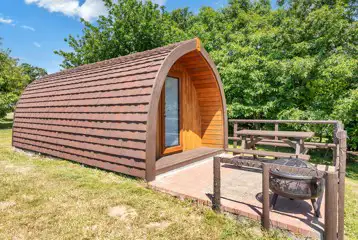 Ensuite Cosy pod with a fire pit