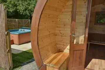 Willow pod with hot tub