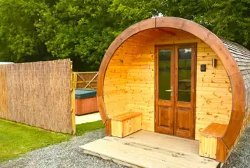 Willow pod with hot tub