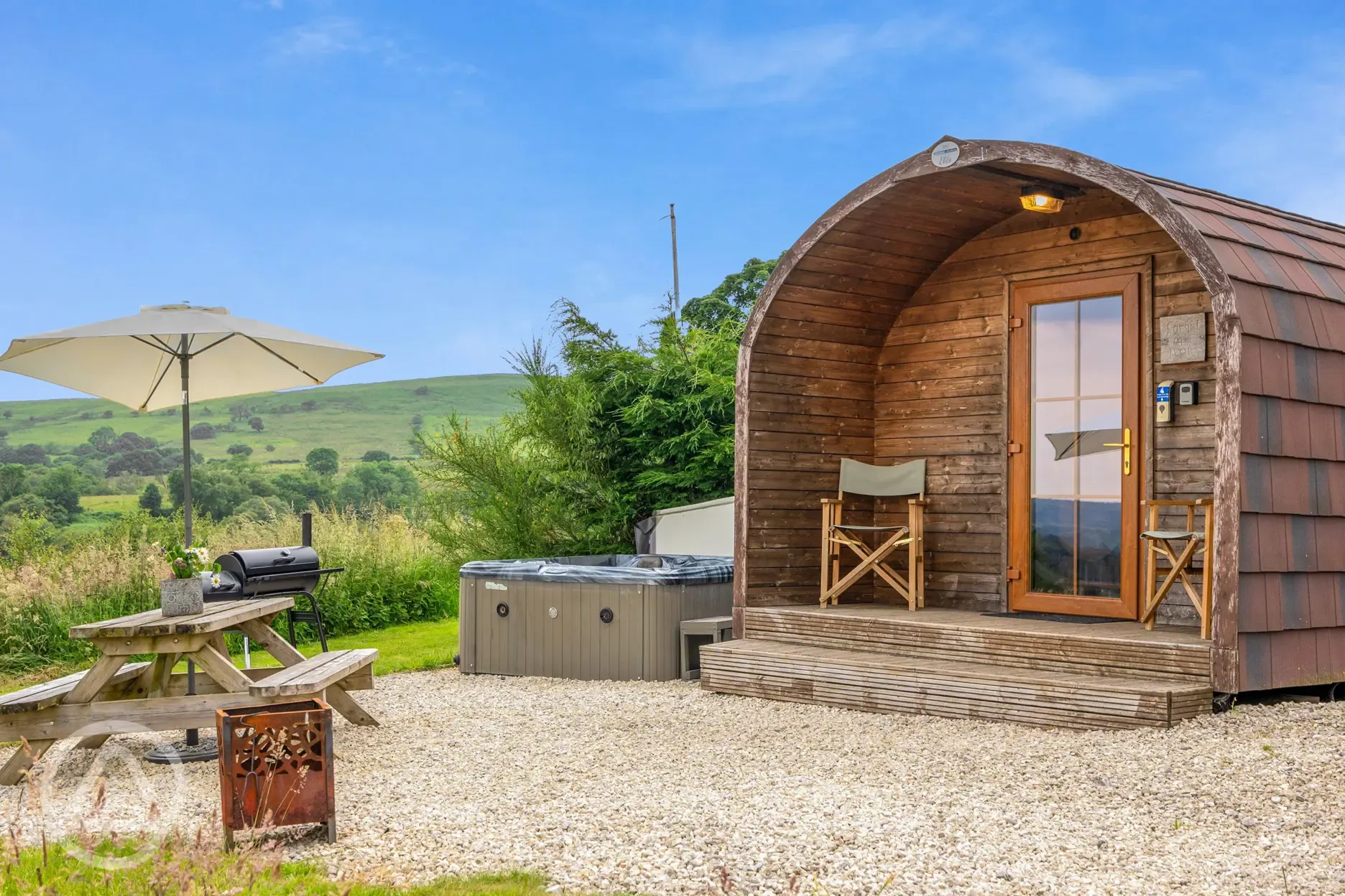 Forget Me Not pod outdoor area and hot tub