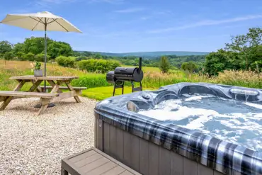 Forget Me Not pod outdoor area and hot tub