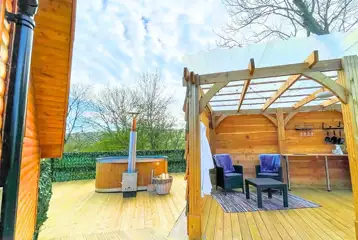 Mini lodge pod with hot tub and decking with table, chairs, fire pit and BBQ Mini lodge pod with hot tub and decking with table, chairs, fire pit and BBQ