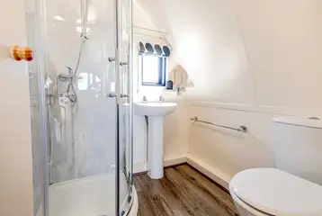 Blackcleugh ensuite with a toilet, shower, sink and shaver socket