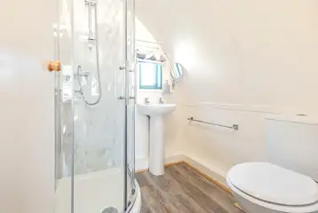 The Wonneys ensuite with a toilet, shower, sink and shaver socket