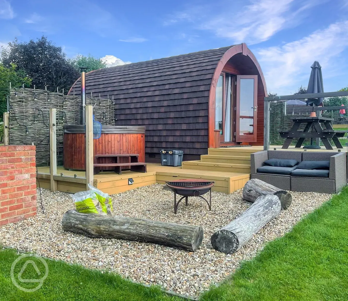 Glamping pod with hot tub