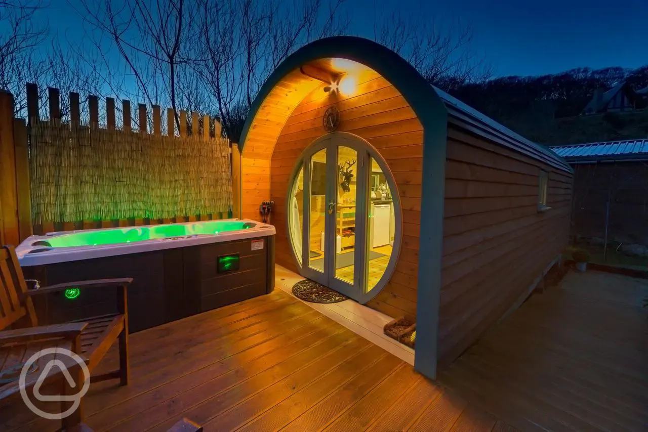 Suilven View ensuite glamping pod at night with decking and hot tub