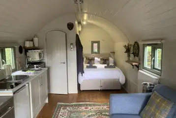 Suilven View ensuite glamping pod interior 