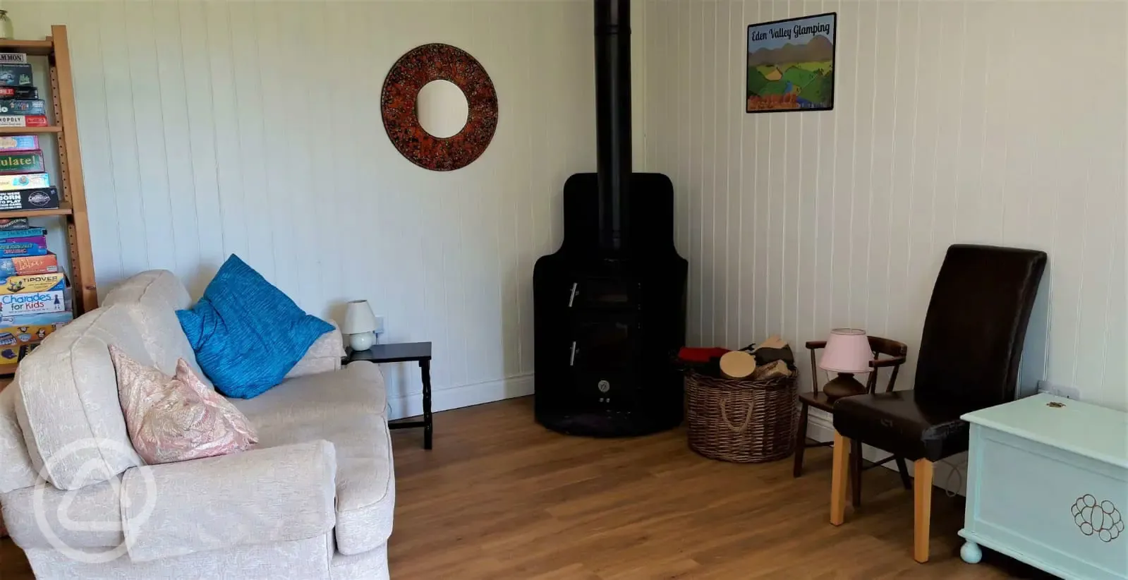 Fully-equipped camp kitchen with central heating and indoor games