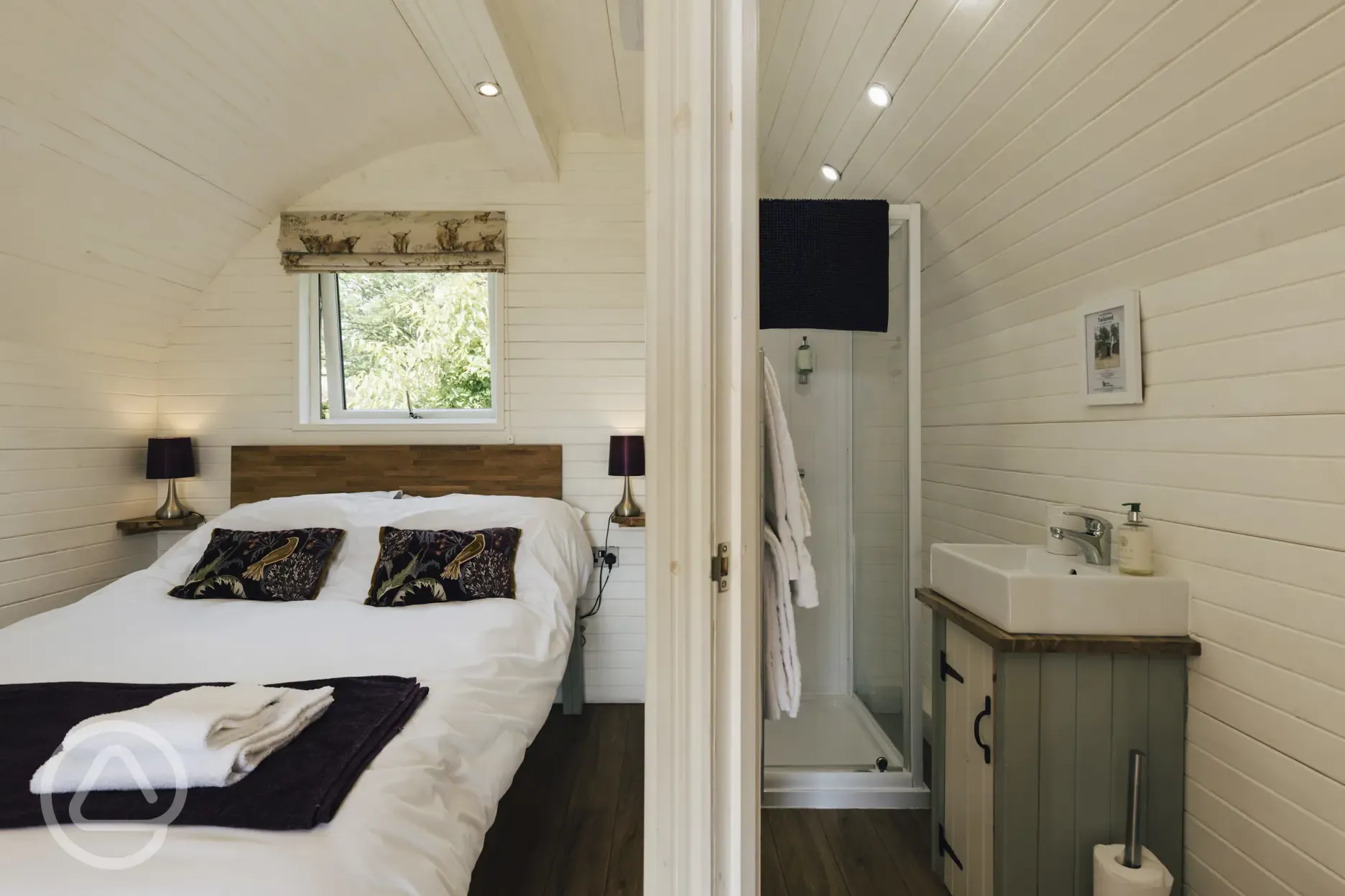 Four person pod bed and ensuite (towels and bedding for two guests provided)