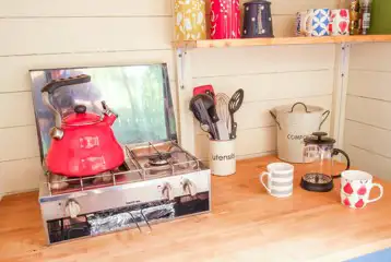 Private equipped kitchen huts with a hob and fridge