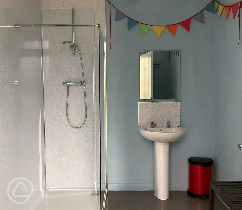 Private shower room