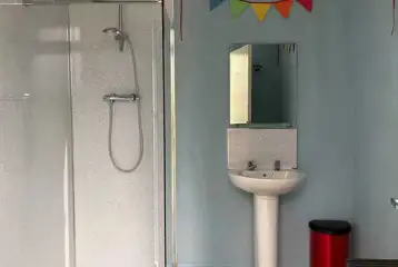 Private shower room