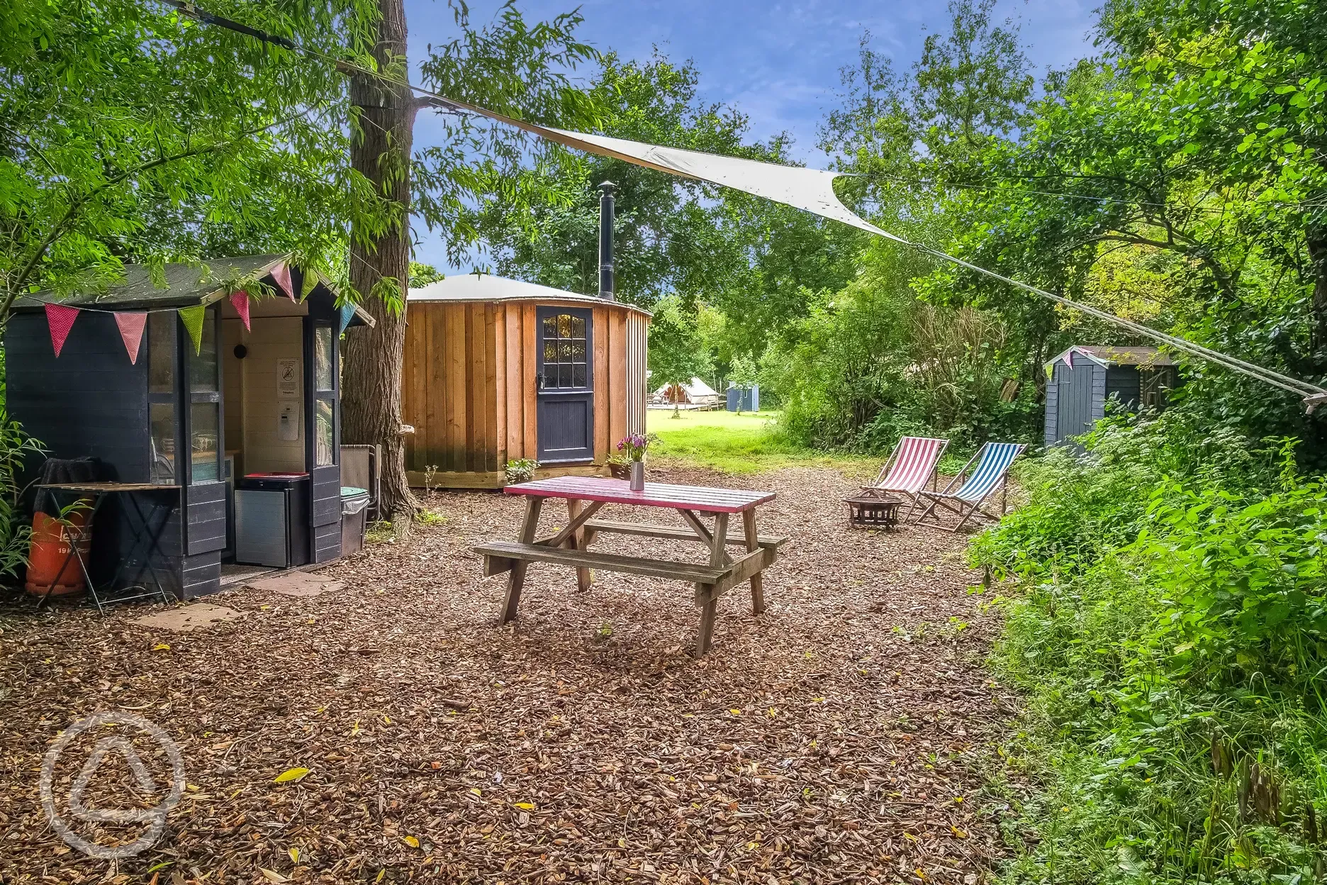 Wye Glamping cabin with a private eco loo, kitchen hut and outdoor seating