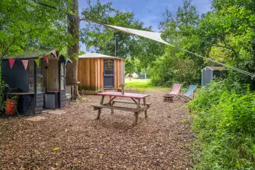 Wye Glamping cabin with a private eco loo, kitchen hut and outdoor seating