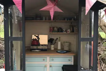 Private equipped kitchen huts with a hob and fridge