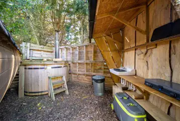 Private kitchen shelter and hot tub