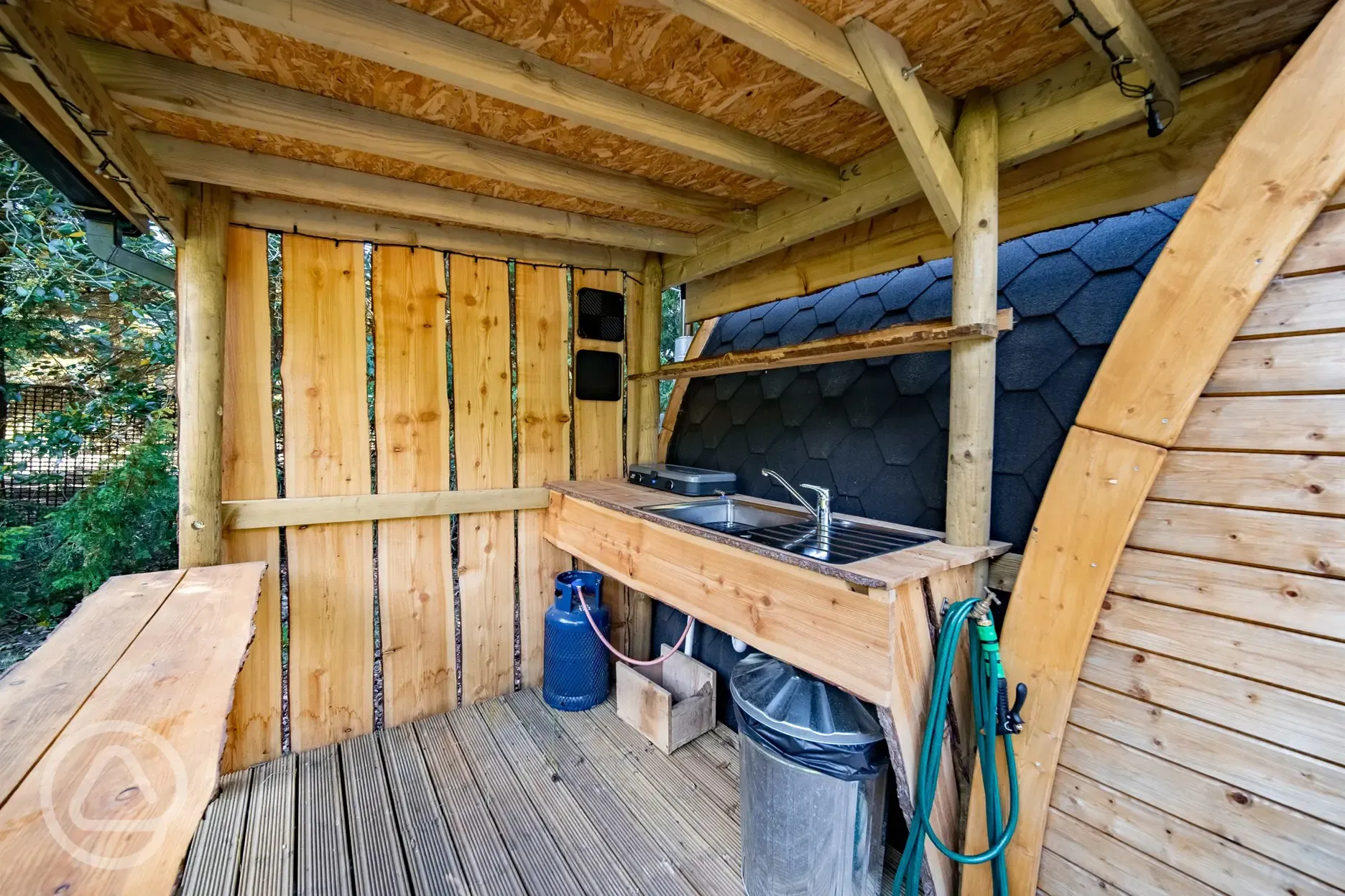 Woodpecker cabin washing up area