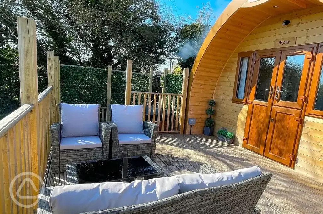 Rosy glamping pod - pet friendly