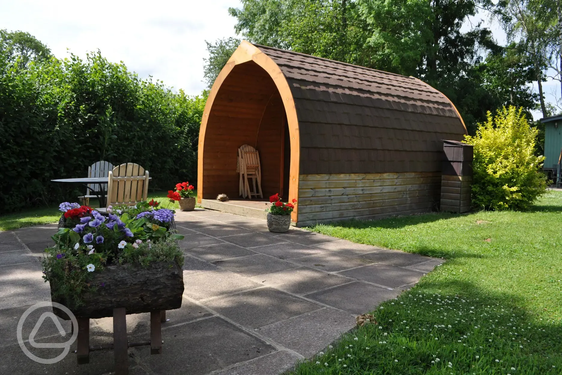 Hedgehog camping pod